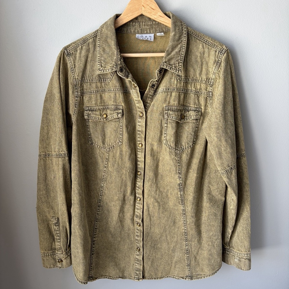 Joan Rivers Denim Button Up Shirt Vintage Washed‎ Womens size Med, Snap Buttons